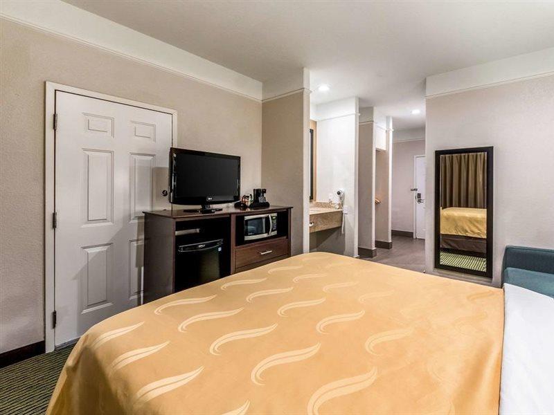 Quality Inn & Suites Seaworld North San Antonio Exteriör bild