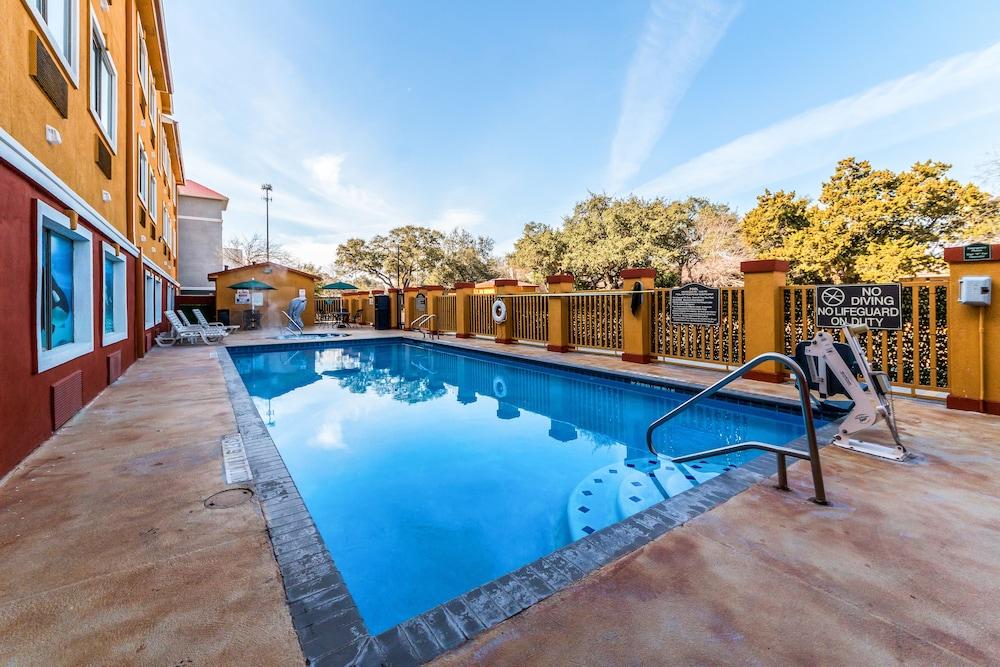 Quality Inn & Suites Seaworld North San Antonio Exteriör bild