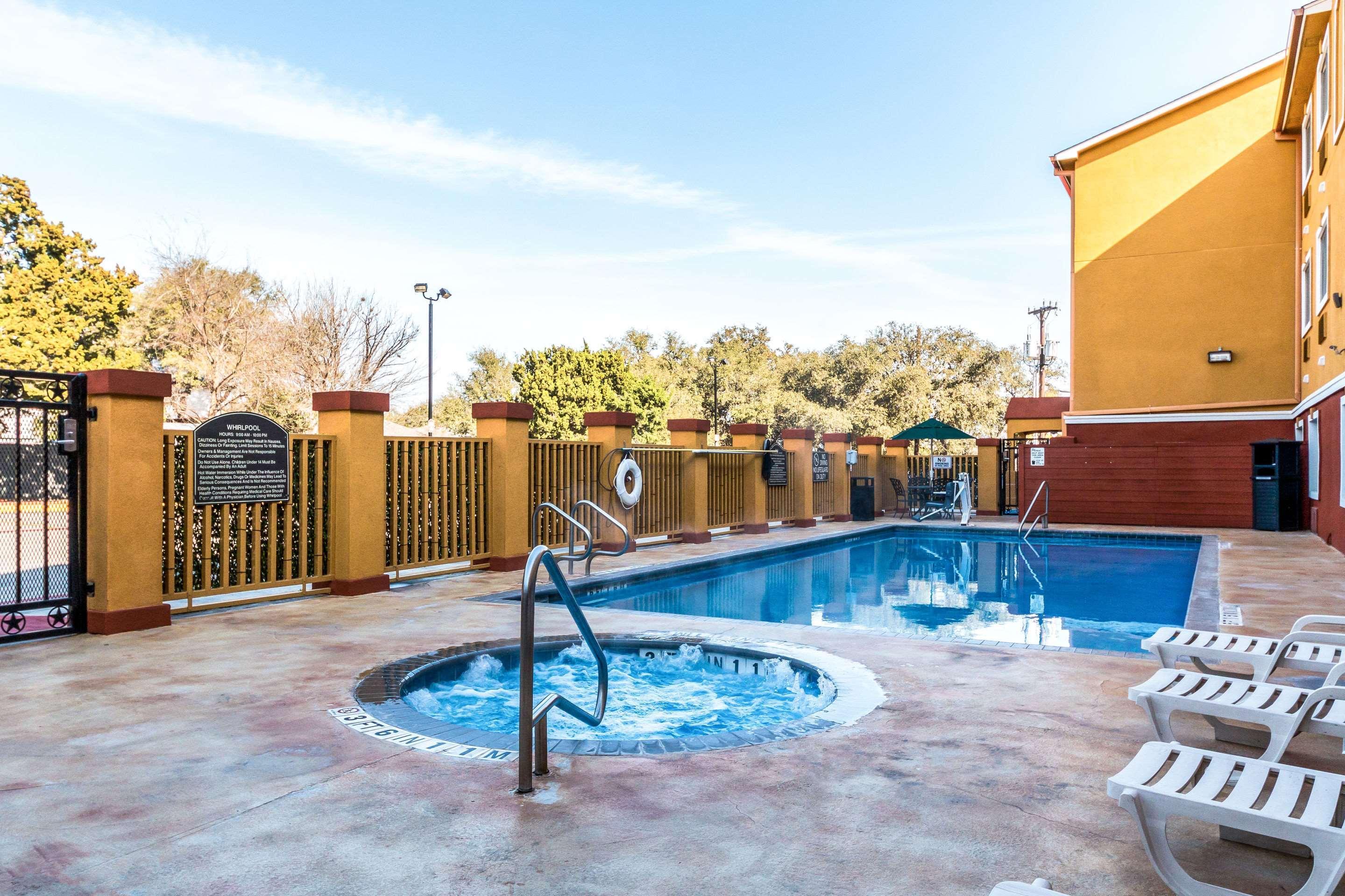 Quality Inn & Suites Seaworld North San Antonio Exteriör bild