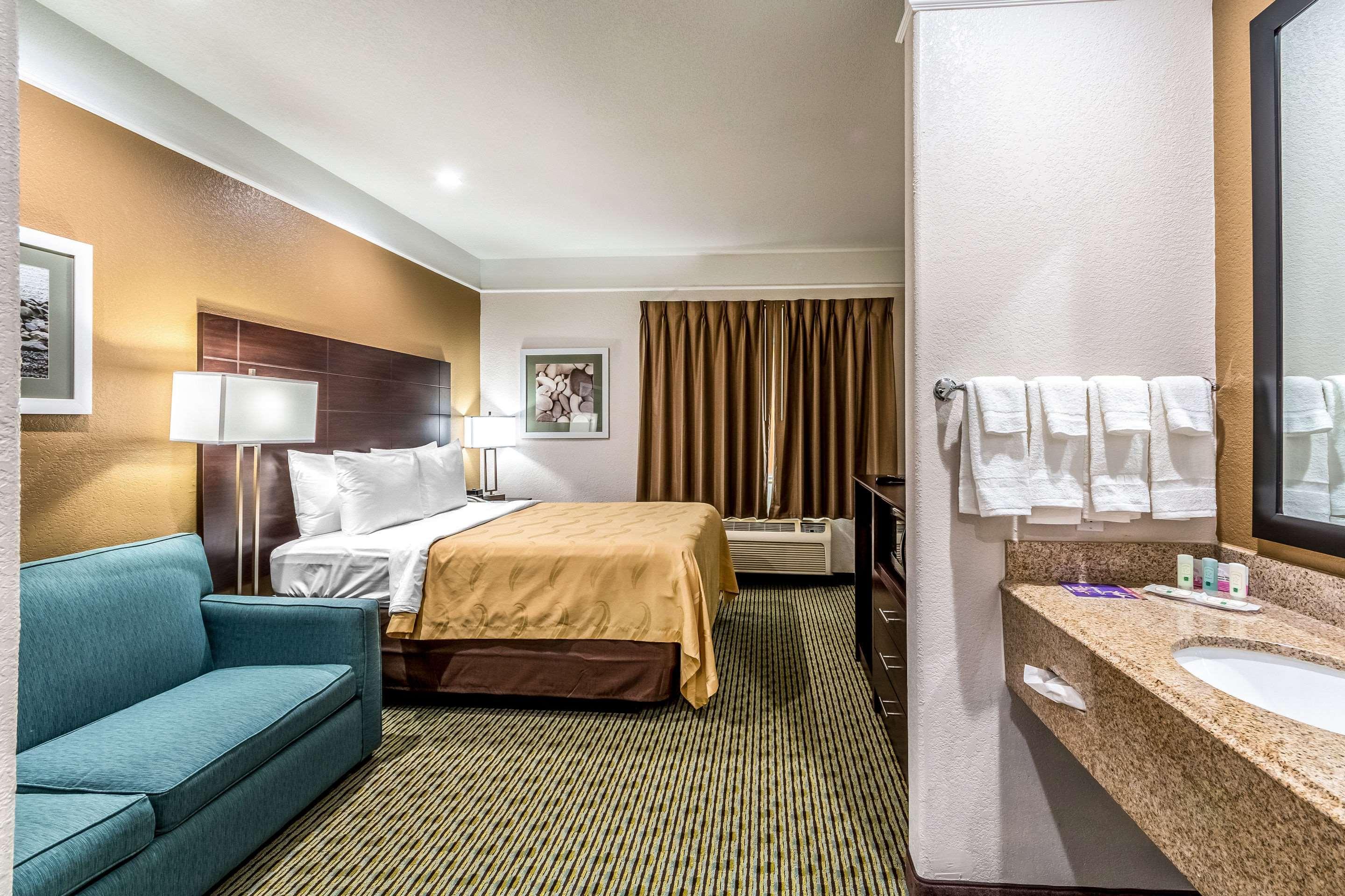 Quality Inn & Suites Seaworld North San Antonio Exteriör bild