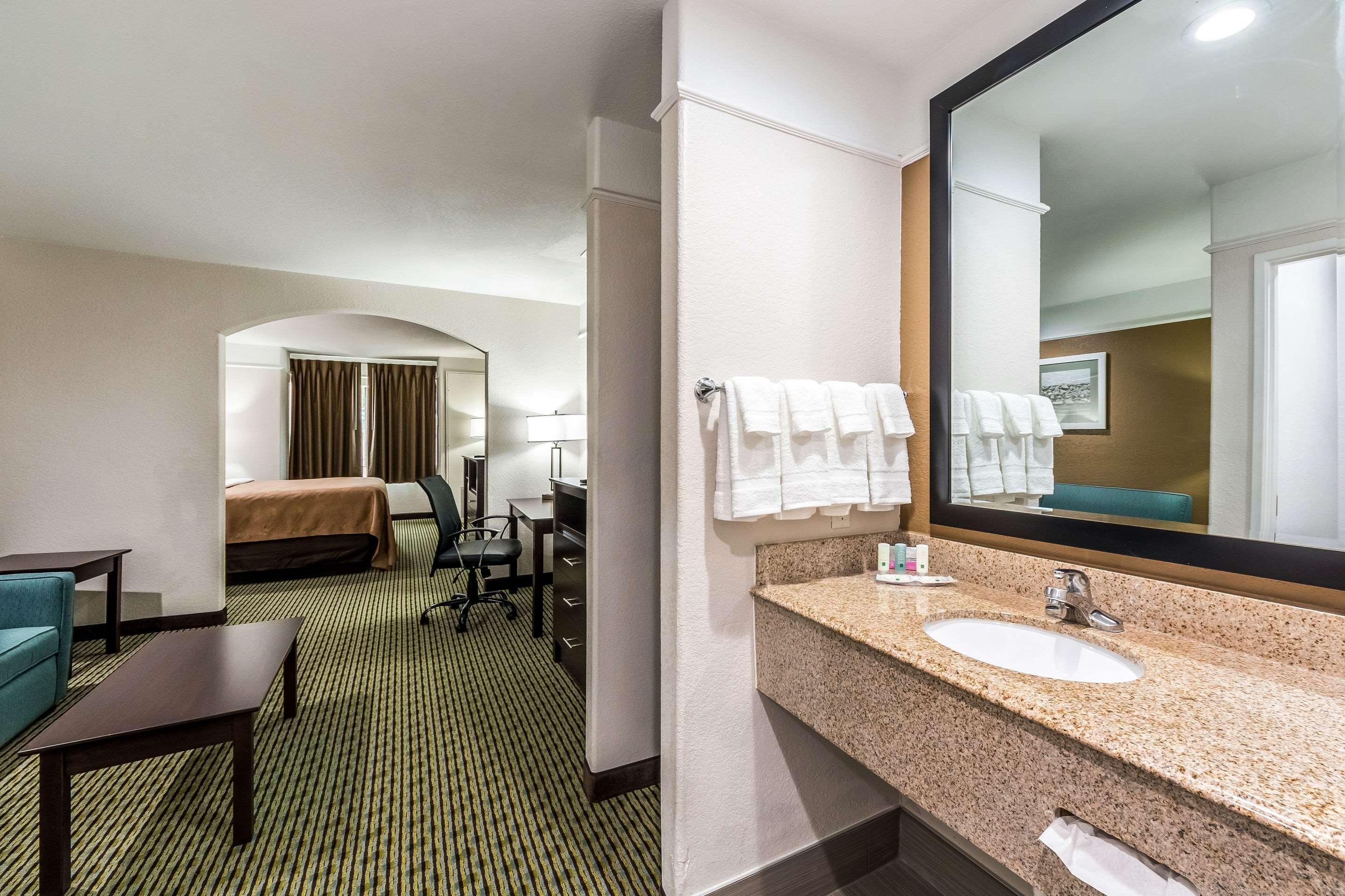 Quality Inn & Suites Seaworld North San Antonio Exteriör bild