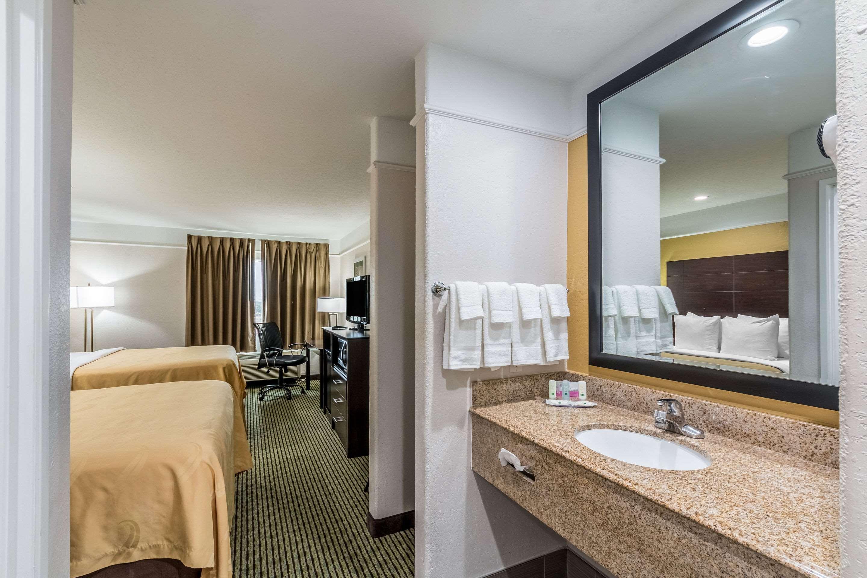 Quality Inn & Suites Seaworld North San Antonio Exteriör bild