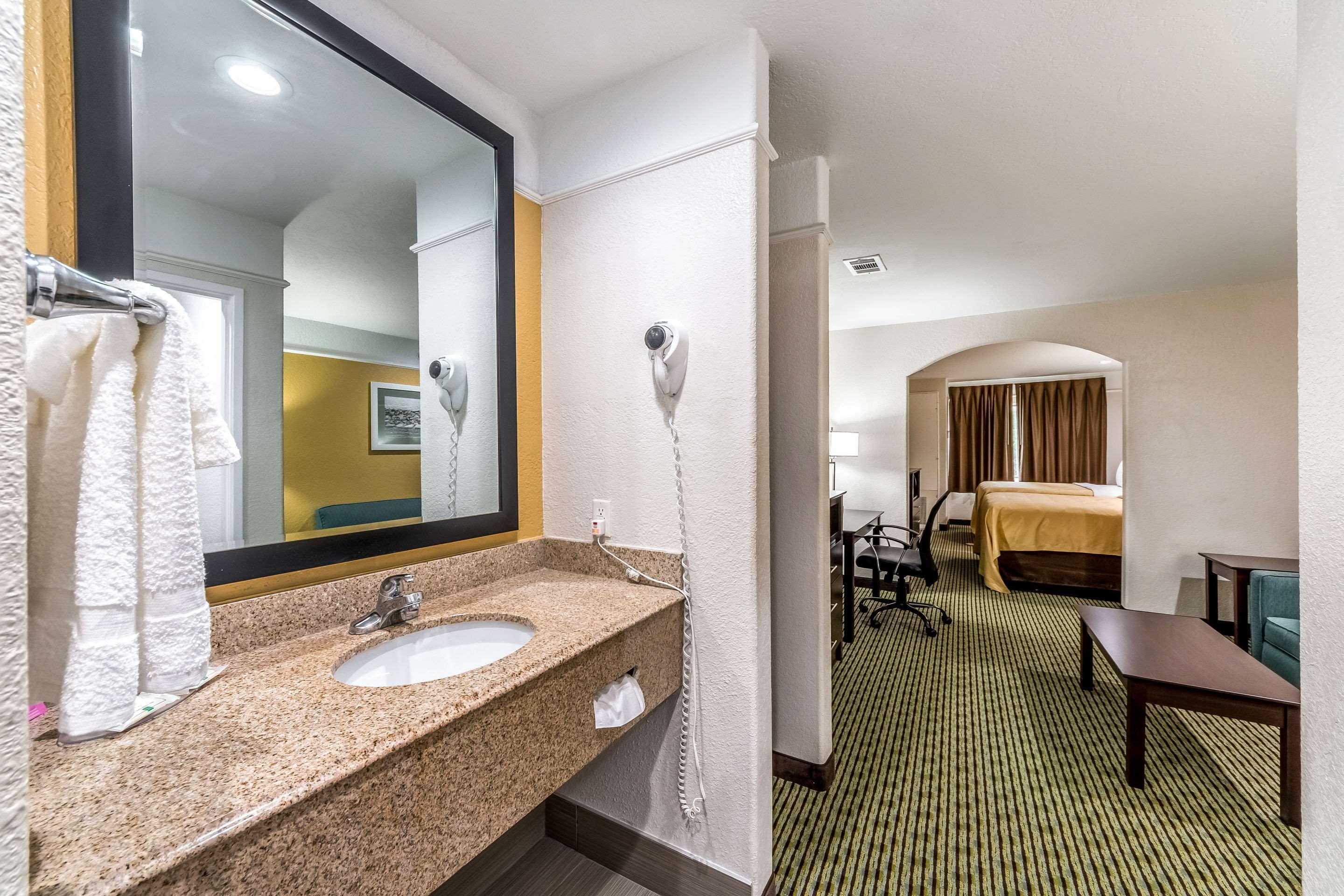 Quality Inn & Suites Seaworld North San Antonio Exteriör bild